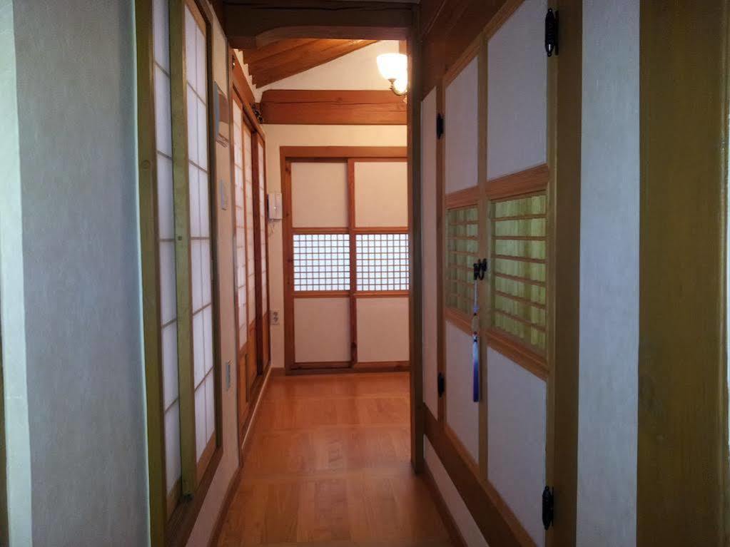 Han Hanok Guesthouse Сеул Екстер'єр фото