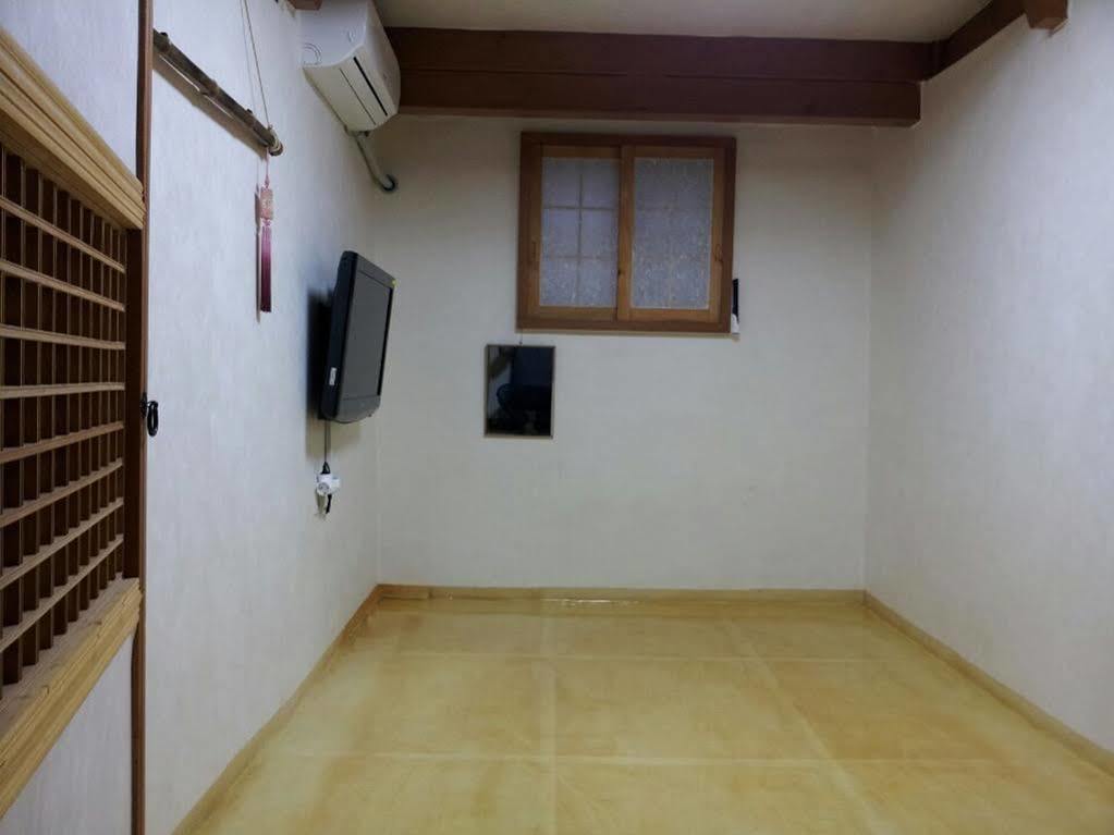 Han Hanok Guesthouse Сеул Екстер'єр фото